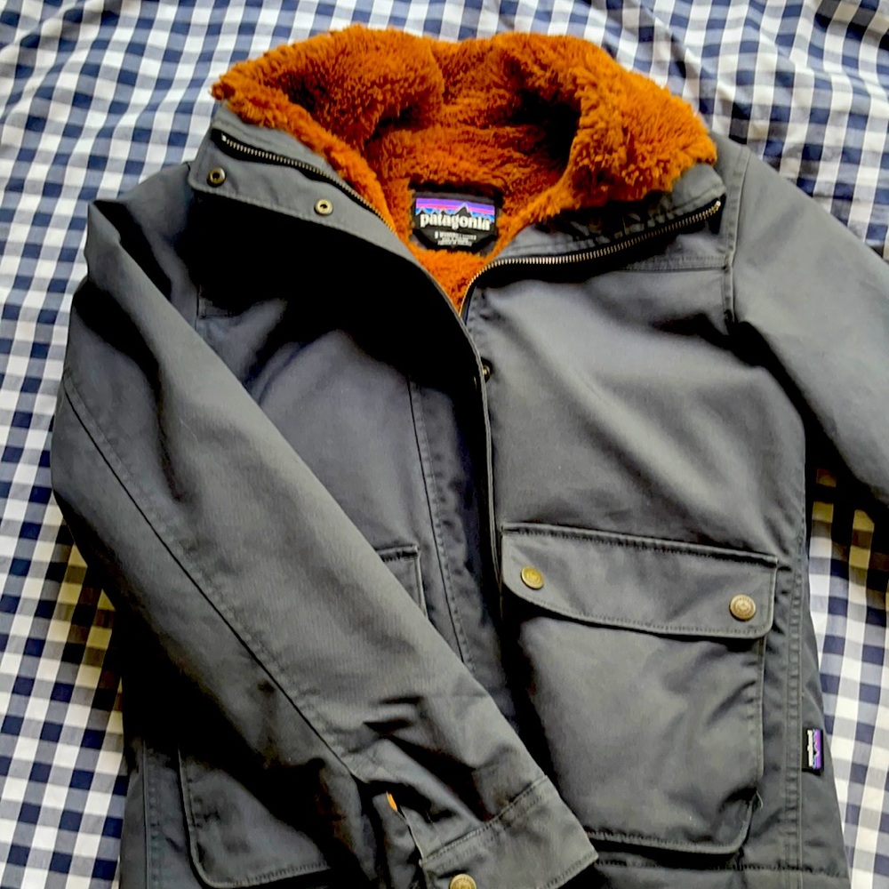 You see Patagonia coats fully lined and cozy fleece size small women fitted